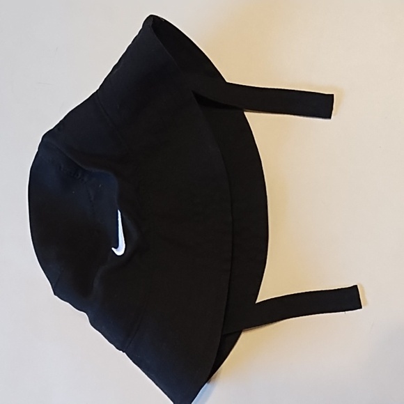Nike Classic Black Infant Bucket Hat - Picture 3 of 5
